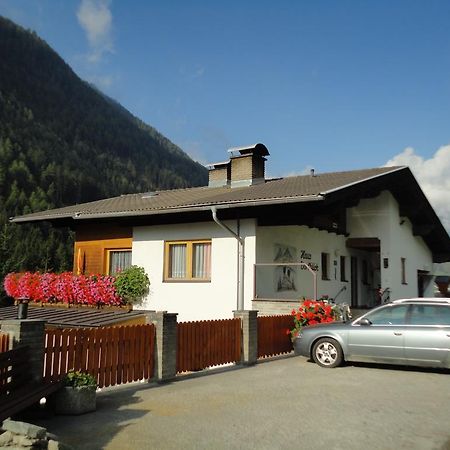 Haus Dorfblick Hotell Prägraten Exteriör bild
