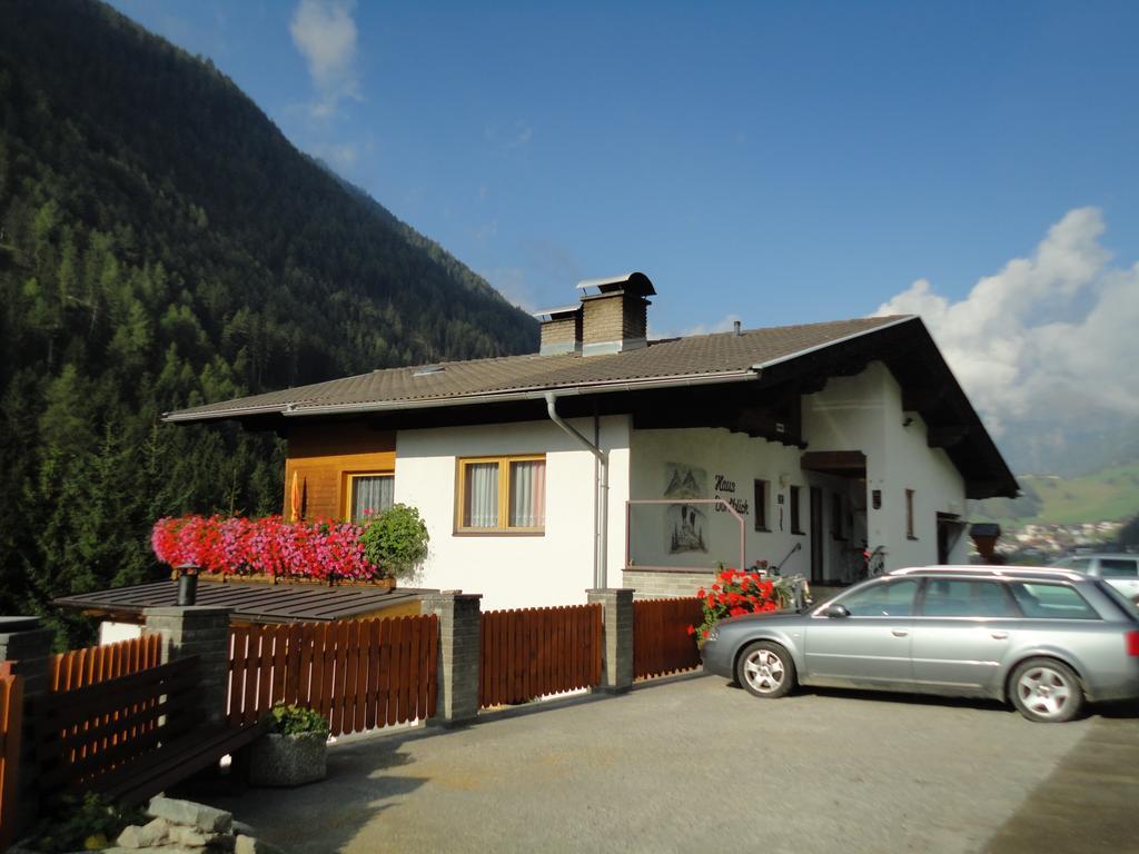 Haus Dorfblick Hotell Prägraten Exteriör bild
