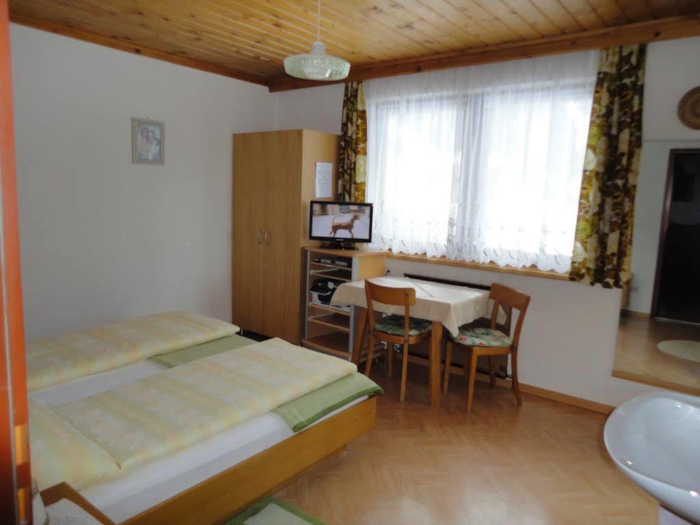 Haus Dorfblick Hotell Prägraten Exteriör bild