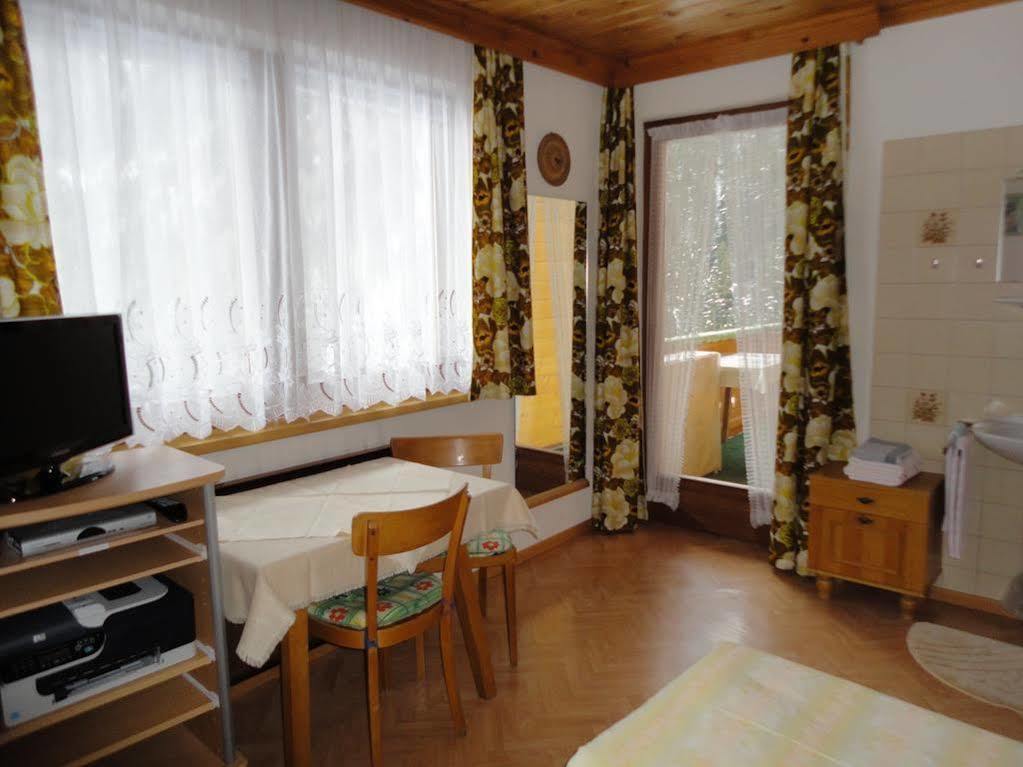 Haus Dorfblick Hotell Prägraten Exteriör bild