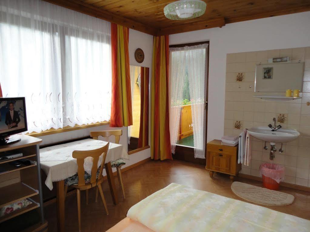 Haus Dorfblick Hotell Prägraten Exteriör bild
